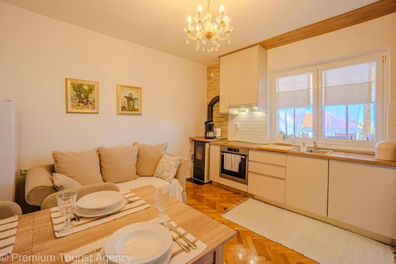 Sunset Apartment With Sea View Povljana Exterior foto